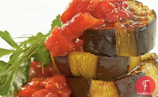 Ulei de măsline-vinete fierte cu sos proaspăt de roșii și rodie