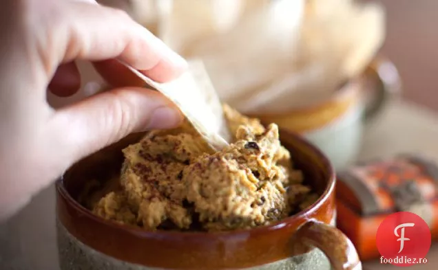 Hummus De Vinete Condimentat Cu Chipsuri De Pita