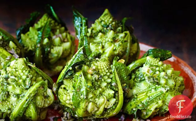 Broccoli Romanesco cu sos de ierburi verzi