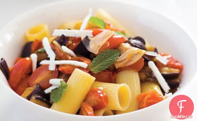 Rigatoni cu vinete saut și roșii