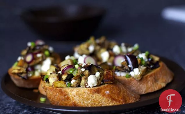 Pâine Prăjită Cu Salată De Vinete