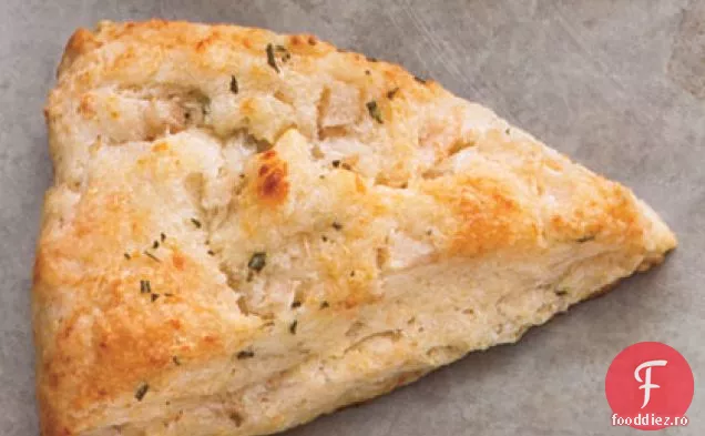Scones de rozmarin, pere și Asiago