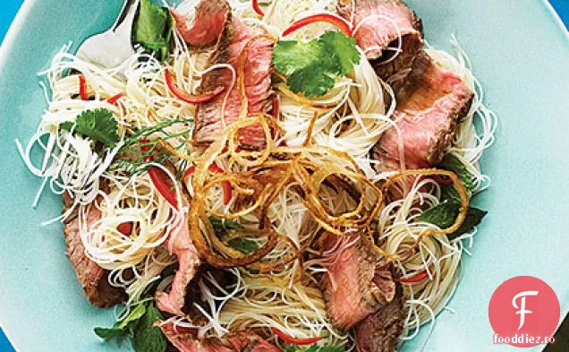 Salată De Tăiței Cu Friptură Vietnameză