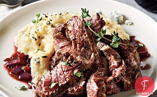 Friptură de fustă cu mămăligă Gorgonzola