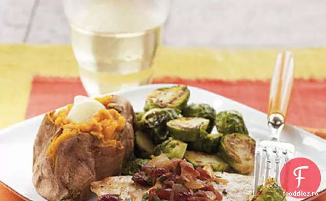 Cotlete de curcan prăjite cu Salsa de ceapă caramelizată cu afine
