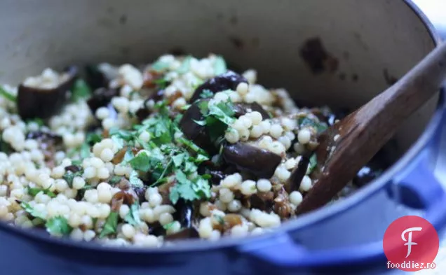 Vinete Prăjite Și Salată De Cuscus Israelian