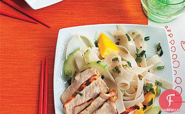 Carne de porc teriyaki la grătar cu salată de Mango-tăiței