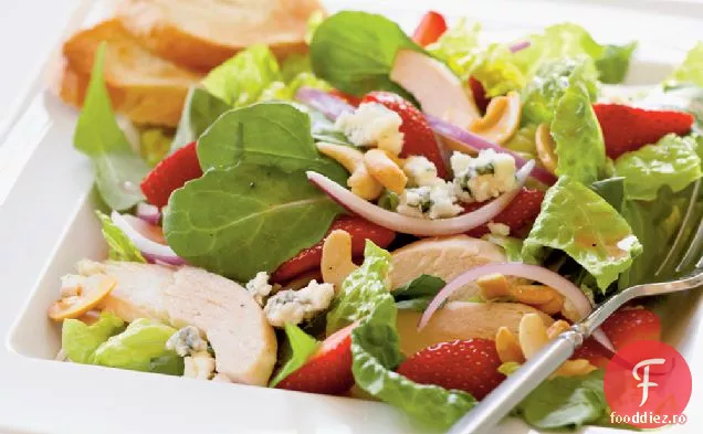 Salată de pui și căpșuni