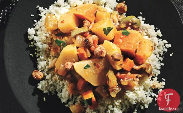 Tagine de legume rădăcinoase cu cartofi dulci, morcovi, napi și năut prăjit cu condimente