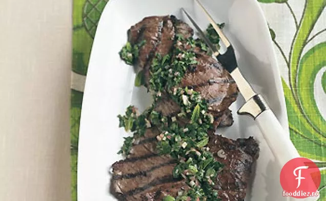 Friptură la grătar cu ierburi proaspete de grădină