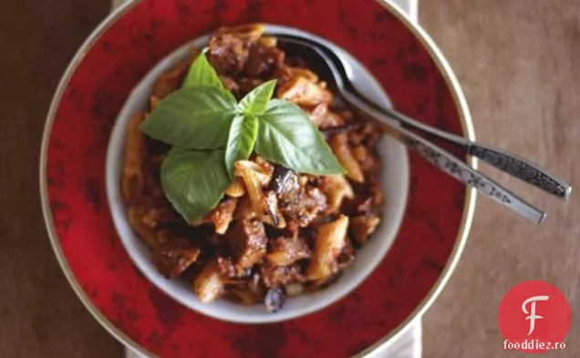 Seitan Italian, Vinete Prăjite, Dovlecei, Usturoi Și Busuioc Penne