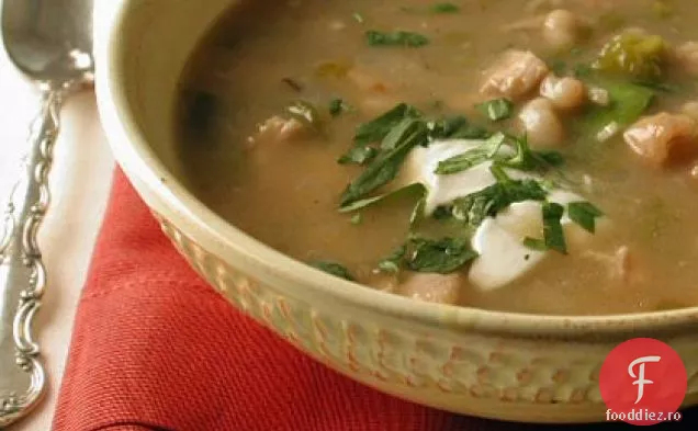 Chili verde de pui cu fasole albă