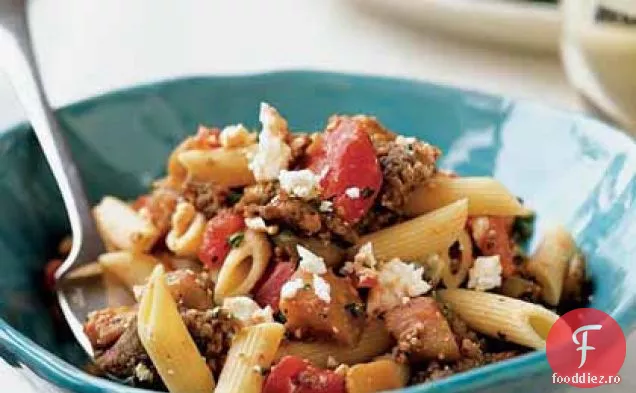 Penne cu cârnați, vinete și Feta