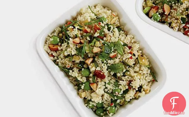 Salată de cuscus cu dovlecei și migdale prăjite