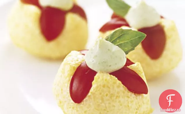 Tartele de mămăligă cu roșii Cherry cu maioneză de busuioc