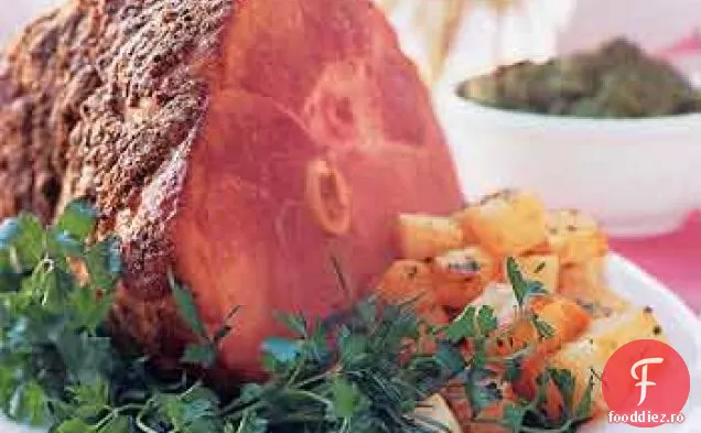 Șuncă cu crustă de condimente cu sos de muștar de arțar