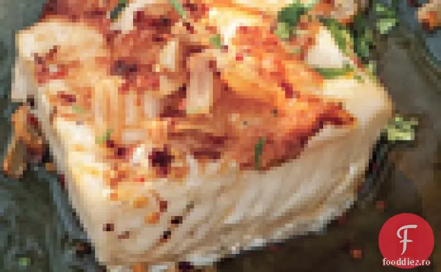 Cod negru la grătar cu usturoi prăjit și ardei iute