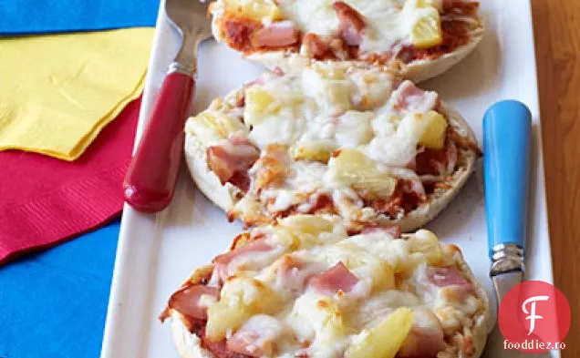 Mini Pizza canadiană cu slănină și ananas