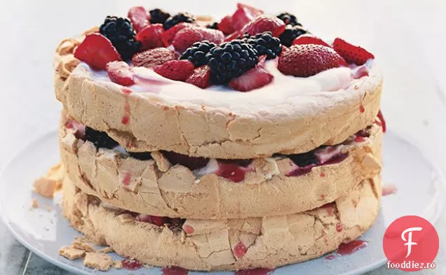 Berry cu trei straturi și zahăr brun Pavlova