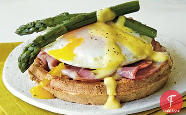 Ouă Benedict Waffle Sandwich-Uri