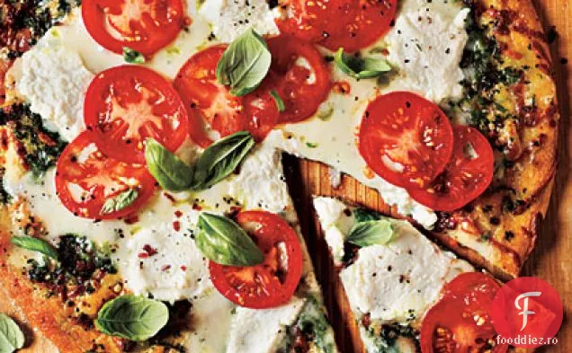 Pizza albă cu roșii și busuioc