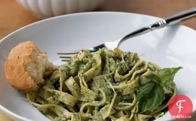 Nuci De Macadamia-Pesto Fettuccine