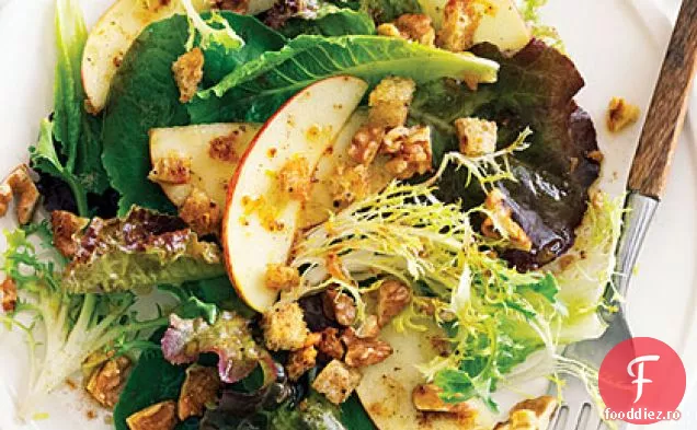 Salată verde de toamnă cu mere, nuci și pansament Pain d ' Aporpice