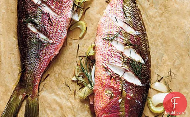 Snapper Cu Coadă Galbenă Prăjită Întreagă Umplută