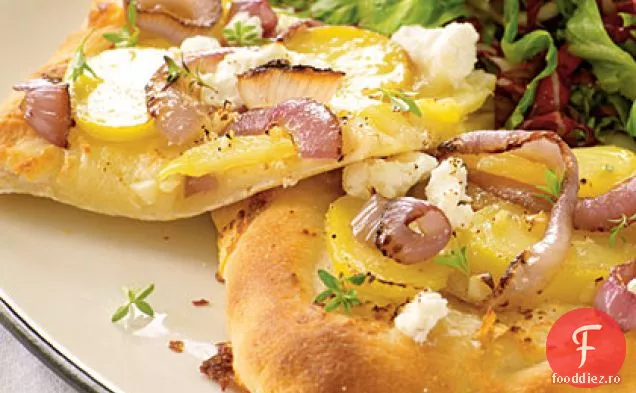 Pizza cu ceapă roșie, cartofi și brânză de capră