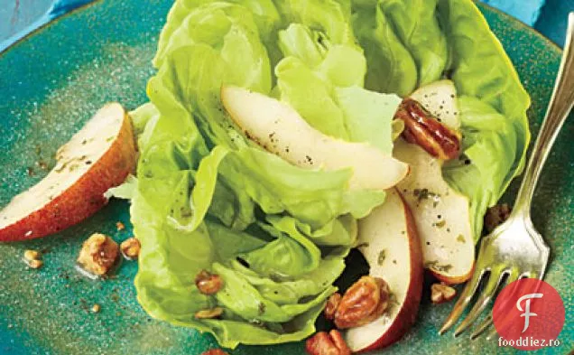 Salată verde cu frunze cu pere