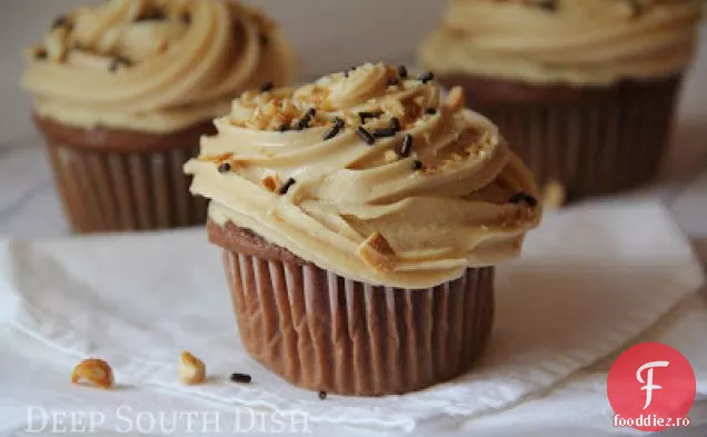 Cupcakes de ciocolată cu unt de arahide glazură de unt