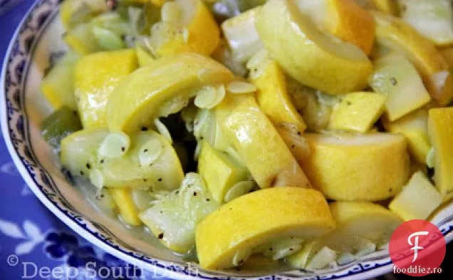 Squash de vară sufocat și ceapă