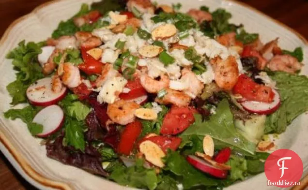 Salată de mâncare principală de grădină mixtă de creveți și Crab