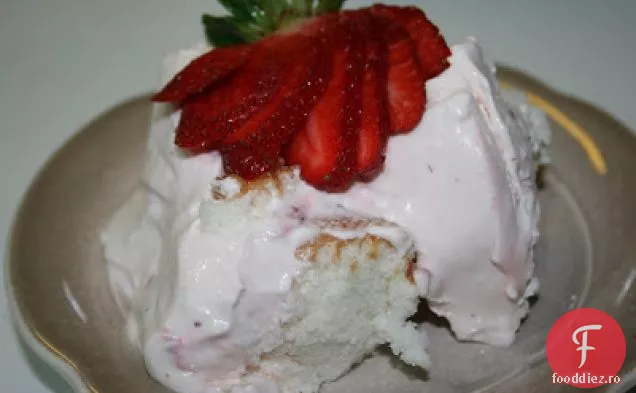 Tort De Înger Cu Căpșuni