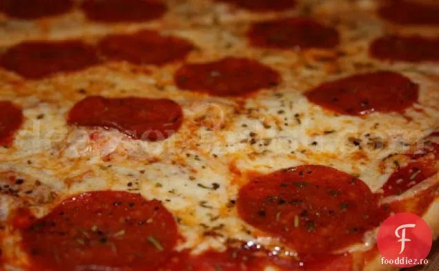 Pizza de casă subțire și crocantă