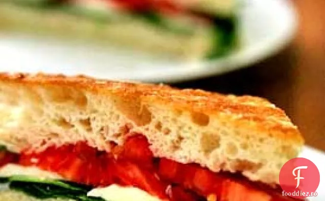 Rucola, Mozzarella, roșii pe Focaccia