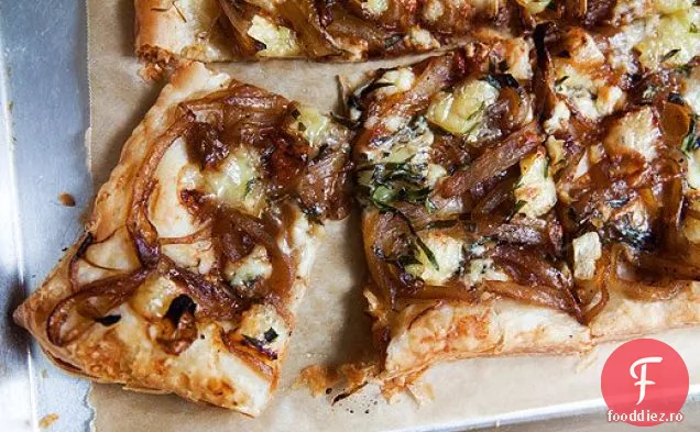Tarta de ceapa caramelizata cu Gorgonzola si Brie