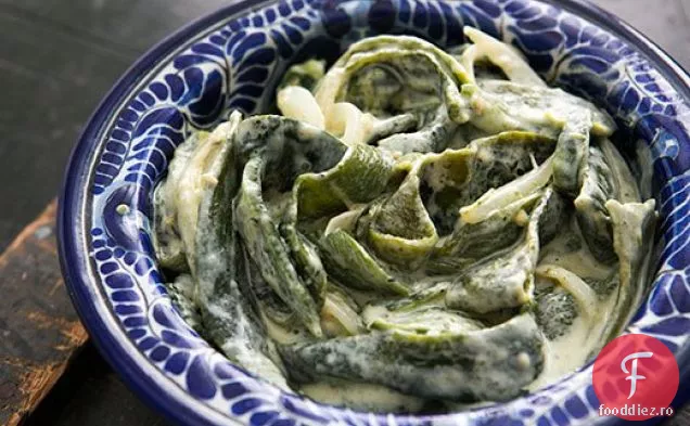 Poblanos prăjit în sos de smântână (Rajas con Crema)
