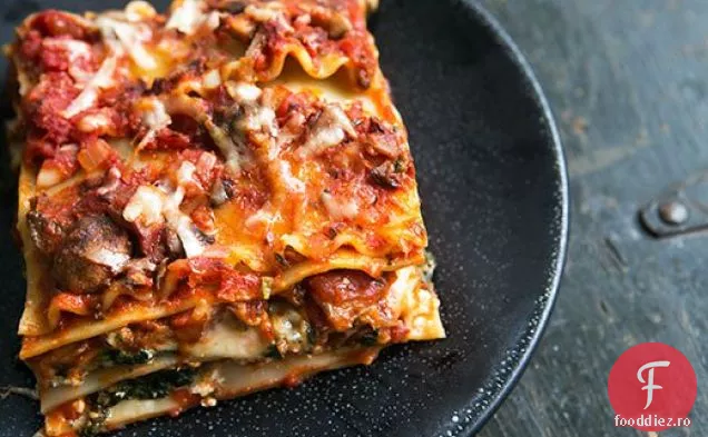 Lasagna vegetariană cu spanac și ciuperci