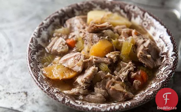 Tocană de curcan cu legume rădăcinoase