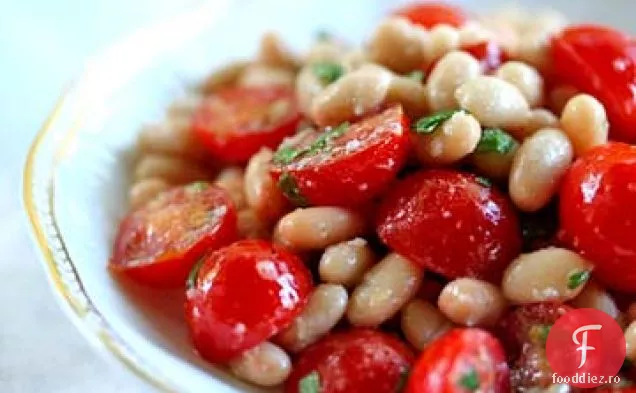 Salată de fasole albă și roșii Cherry