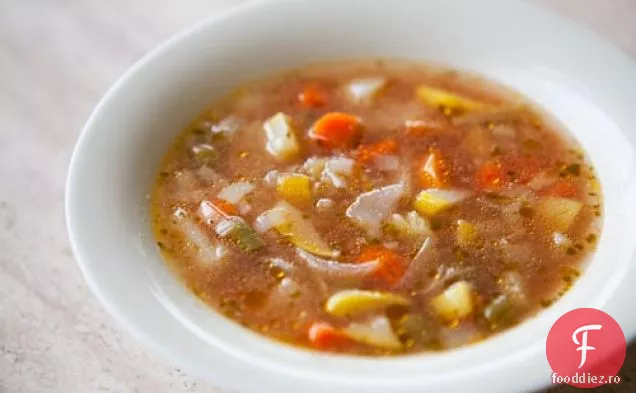 Supă de legume cu busuioc dulce
