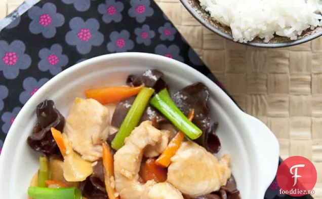 Crocodil prăjit cu ghimbir și ceapă de primăvară