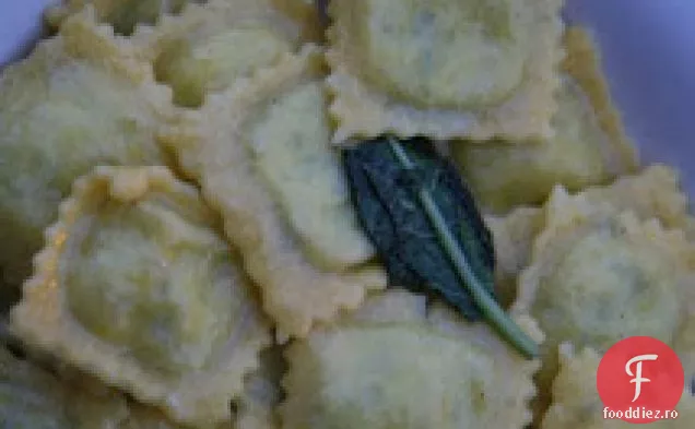 Ravioli Umpluți Cu Dovleac Cu Unt Și Salvie
