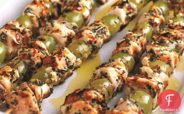 Pui mediteranean la grătar (sau Tofu) și frigarui de struguri