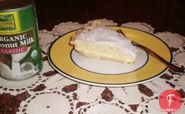 Plăcintă Cu Cremă De Nucă De Cocos Cu Topping De Lapte De Cocos Bătut