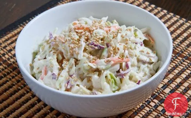 Salată de varză cu susan și ghimbir