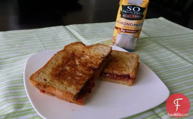 Sandwich Cu Jeleu Cu Unt De Arahide Prăjit