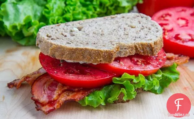 BLT (salată de Bacon și Sandwich cu roșii)