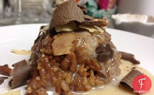 Budincă de orez cu nucă de cocos și Pecan cu sos de Caramel